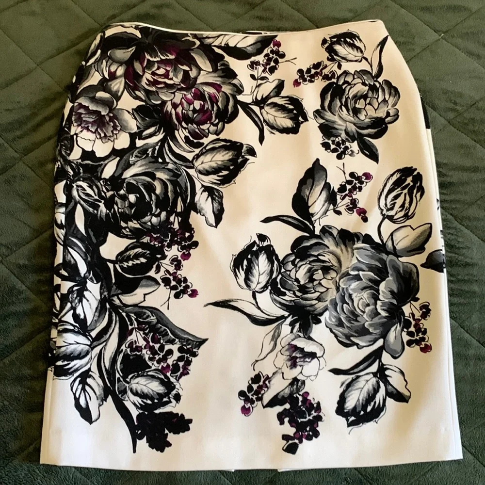 White House Black Market Striking Fully Lined Floral Pencil Skirt - Picture 1 of 6